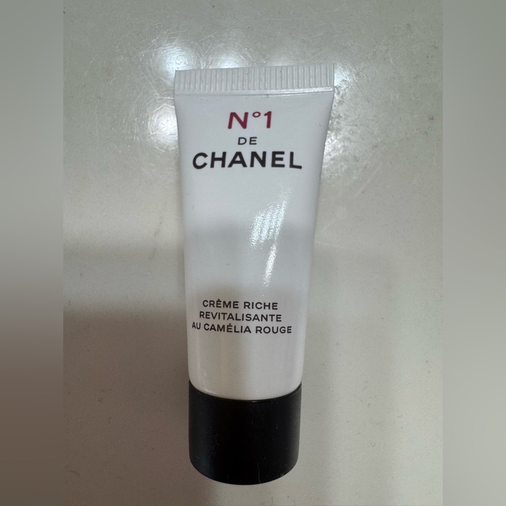 NWOT Chanel No.1 Crème Riche Revitalisante 5mL
